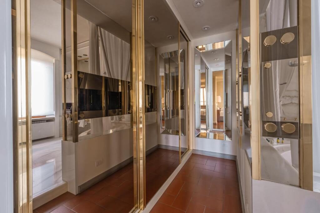 Mirrored brass dressing corridor